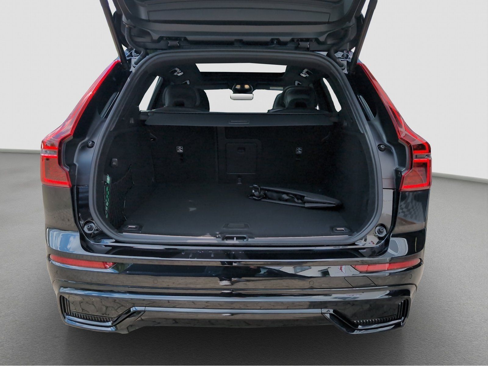 Volvo XC60 Black Edition B5 AWD Plus - Samsaru's Car Outlet
