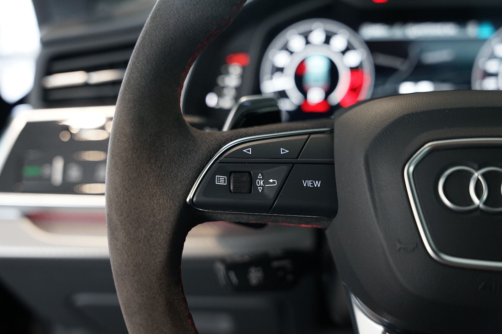 Audi RSQ8 | HuD | Keramik | Pano | 305 km/h | 23"