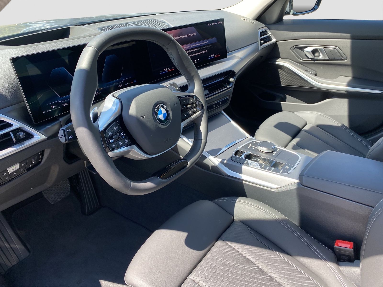 BMW 318i Touring ACC LED SpurAss AHK HiFi Navi ParkA