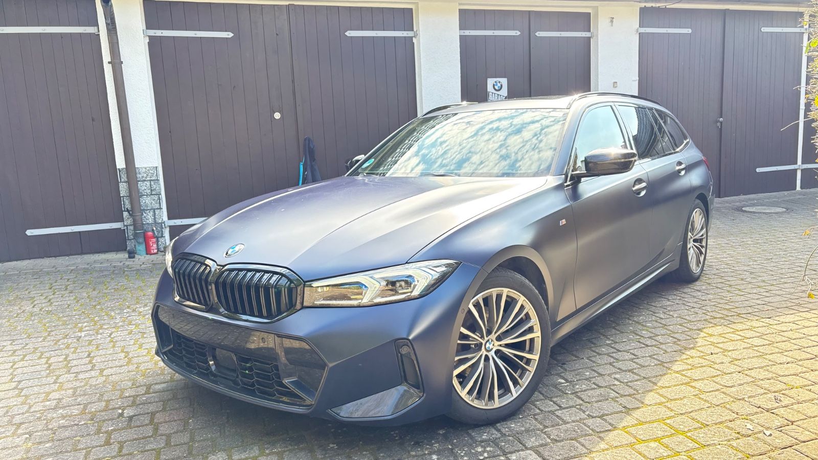 BMW 320 d xDrive M Sport Panorama E.Sitz. H&K KeyGo.