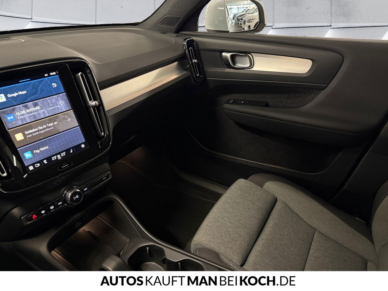 Volvo XC40 B3 DKG Core AHK LED SHZ/LHZ NAVI PDC/CAM!