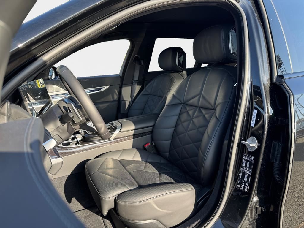 BMW 740d xDrive M Sport Inno+Sky Lounge+Standhg+B&W