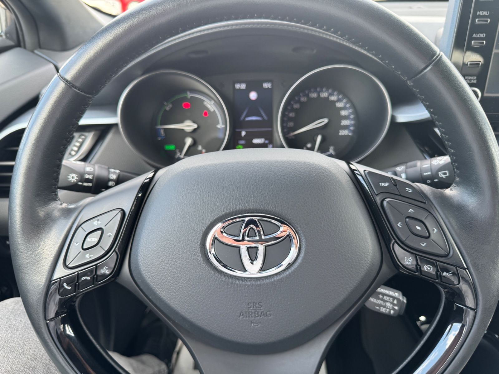 Toyota C-HR Hybrid Style - Samsaru's Car Outlet