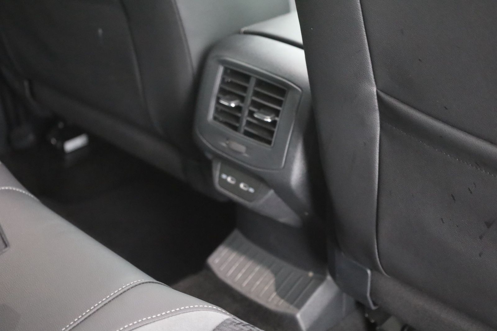 Volkswagen T-Roc 2.0 TDI DSG 4M R-Line - Samsaru's Car Outlet