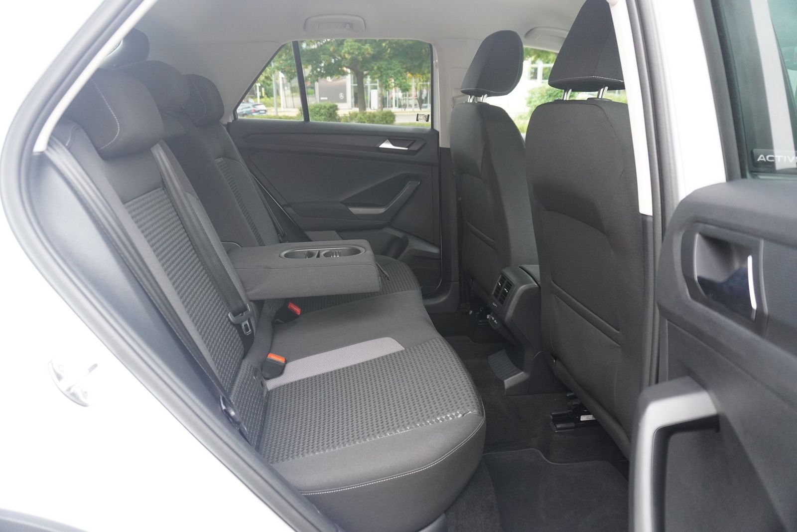 Volkswagen T-Roc 1.5 TSI Active - Samsaru's Car Outlet