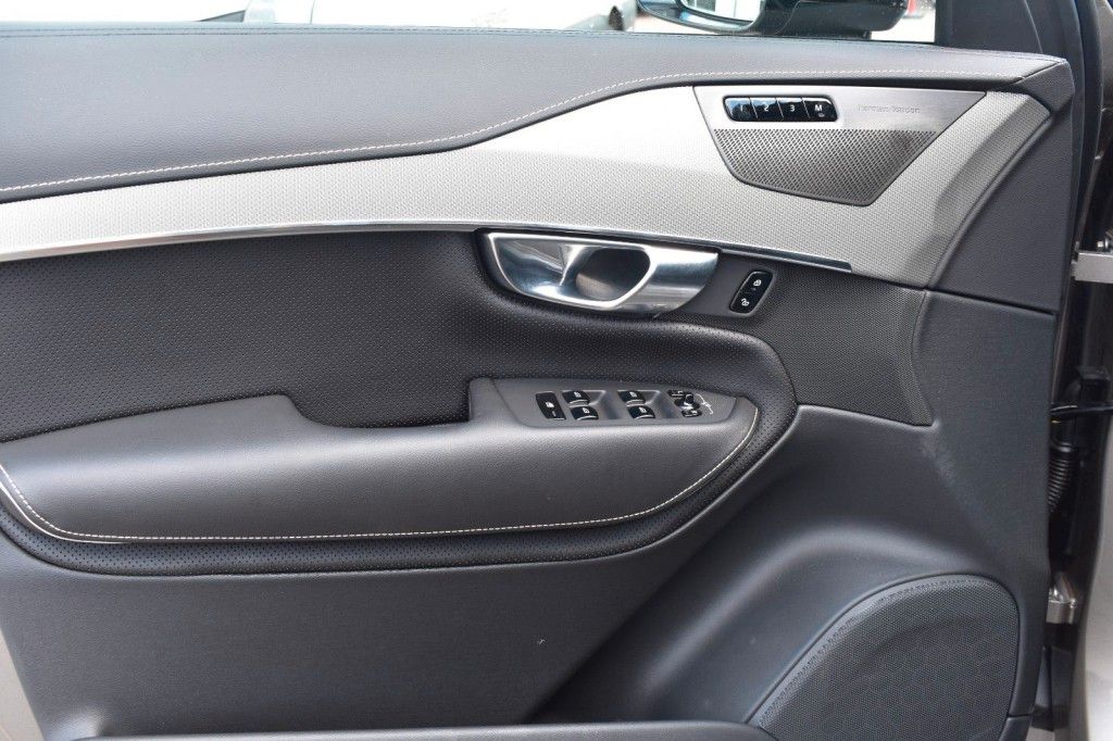 Volvo XC90 B5 D AWD R-Design*PANO*STHZ*LUFT*360*H&K*QI