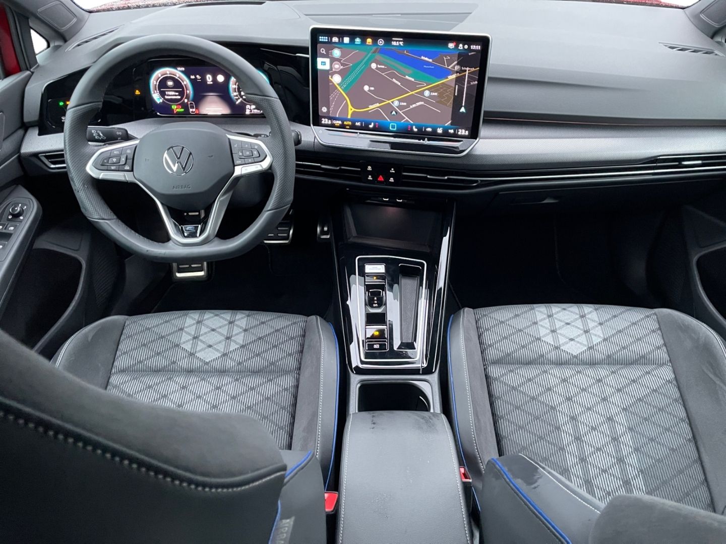 Volkswagen Golf 8 R-Line 1.5 TSI DSG LED/NAVI/KAMERA/APP/5J