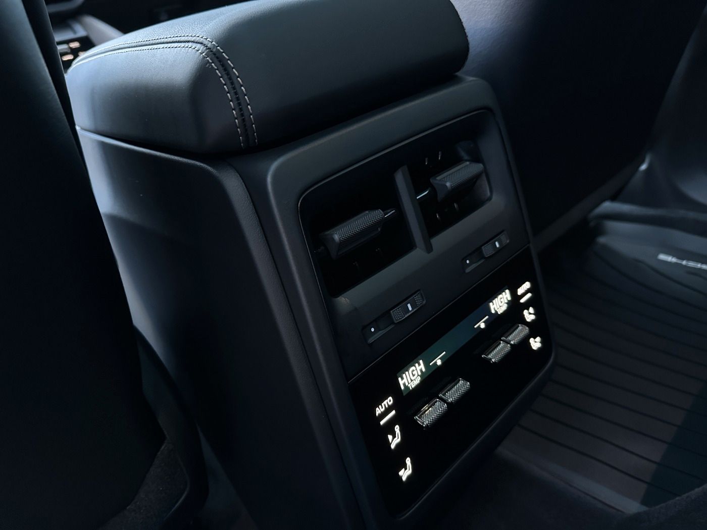 Porsche Macan Turbo - Samsaru's Car Outlet