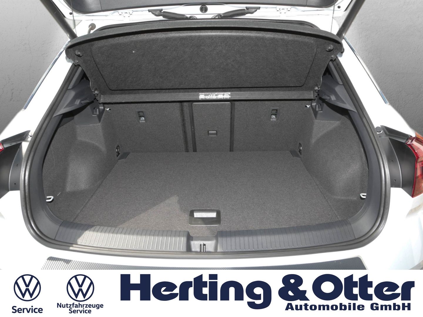 Volkswagen T-Roc R-Line - Samsaru's Car Outlet