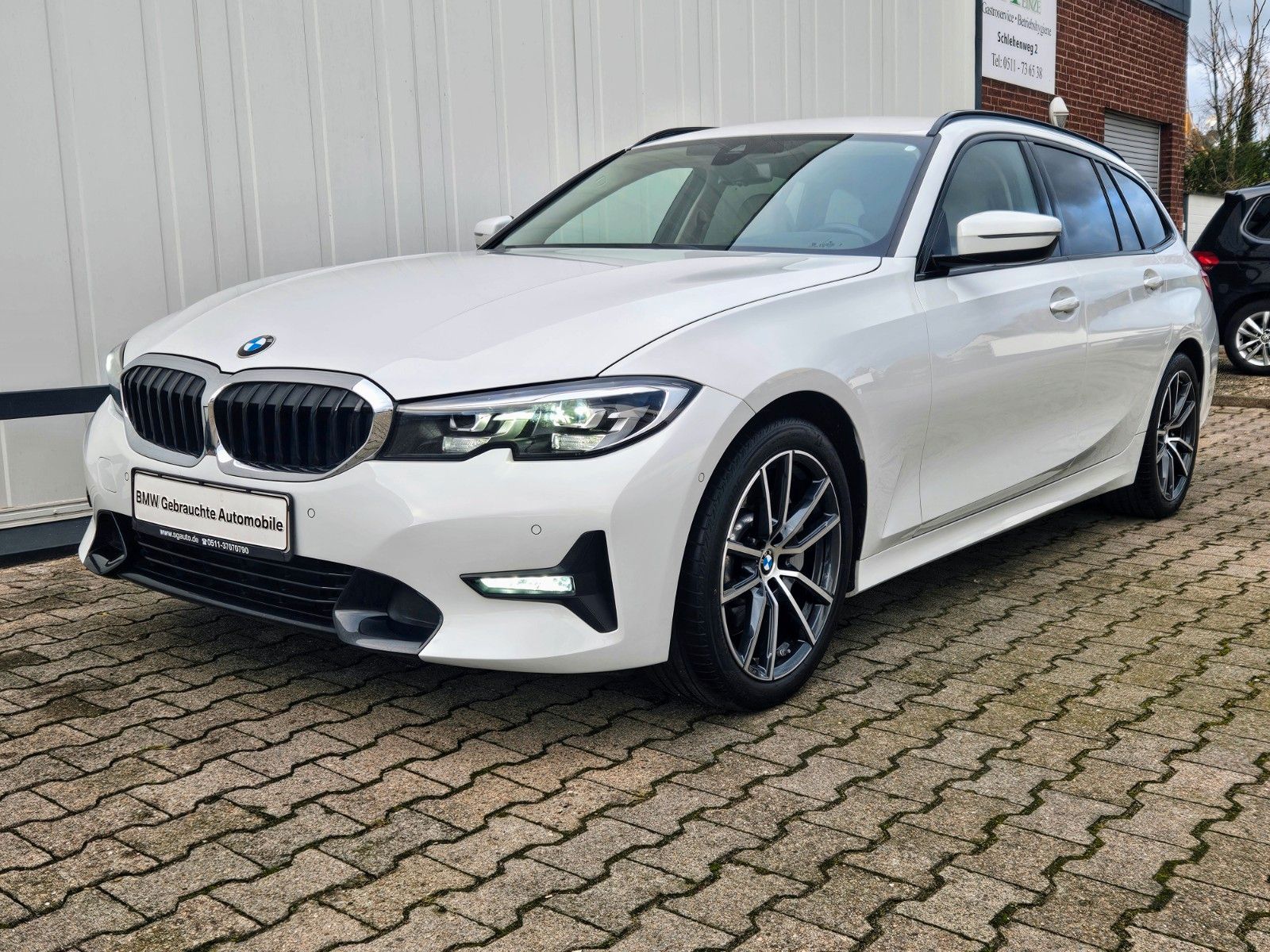 BMW 330i SPORT LINE - Samsaru's Car Outlet