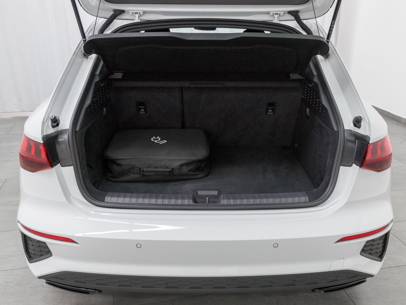 Audi A3 Sportback 45 TFSIe S LINE LM17