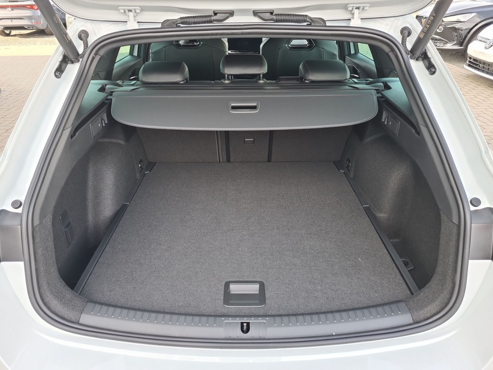 Cupra Leon Sportstourer 2.0 TDI DSG - Samsaru's Car Outlet