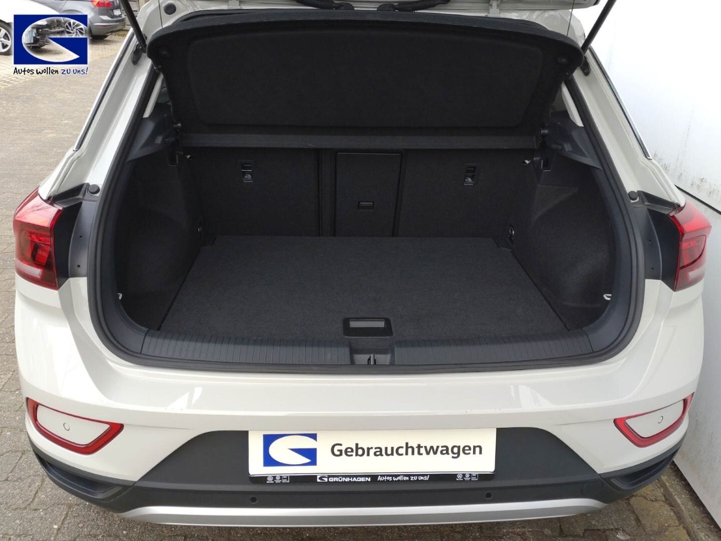 Volkswagen T-Roc 1.5 TSI Life DSG - Samsaru's Car Outlet