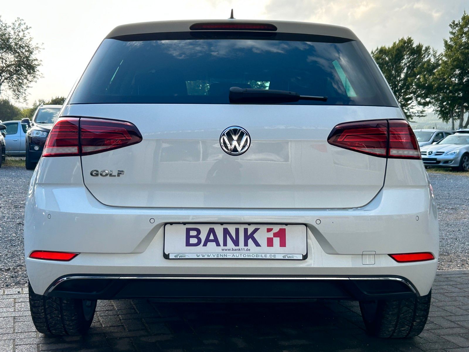 Volkswagen Golf VII Lim. IQ.DRIVE - Samsaru's Car Outlet