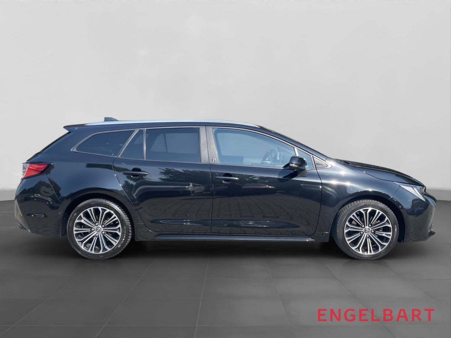 Toyota Corolla Touring Sports 2.0 Hybrid - Samsaru's Car Outlet