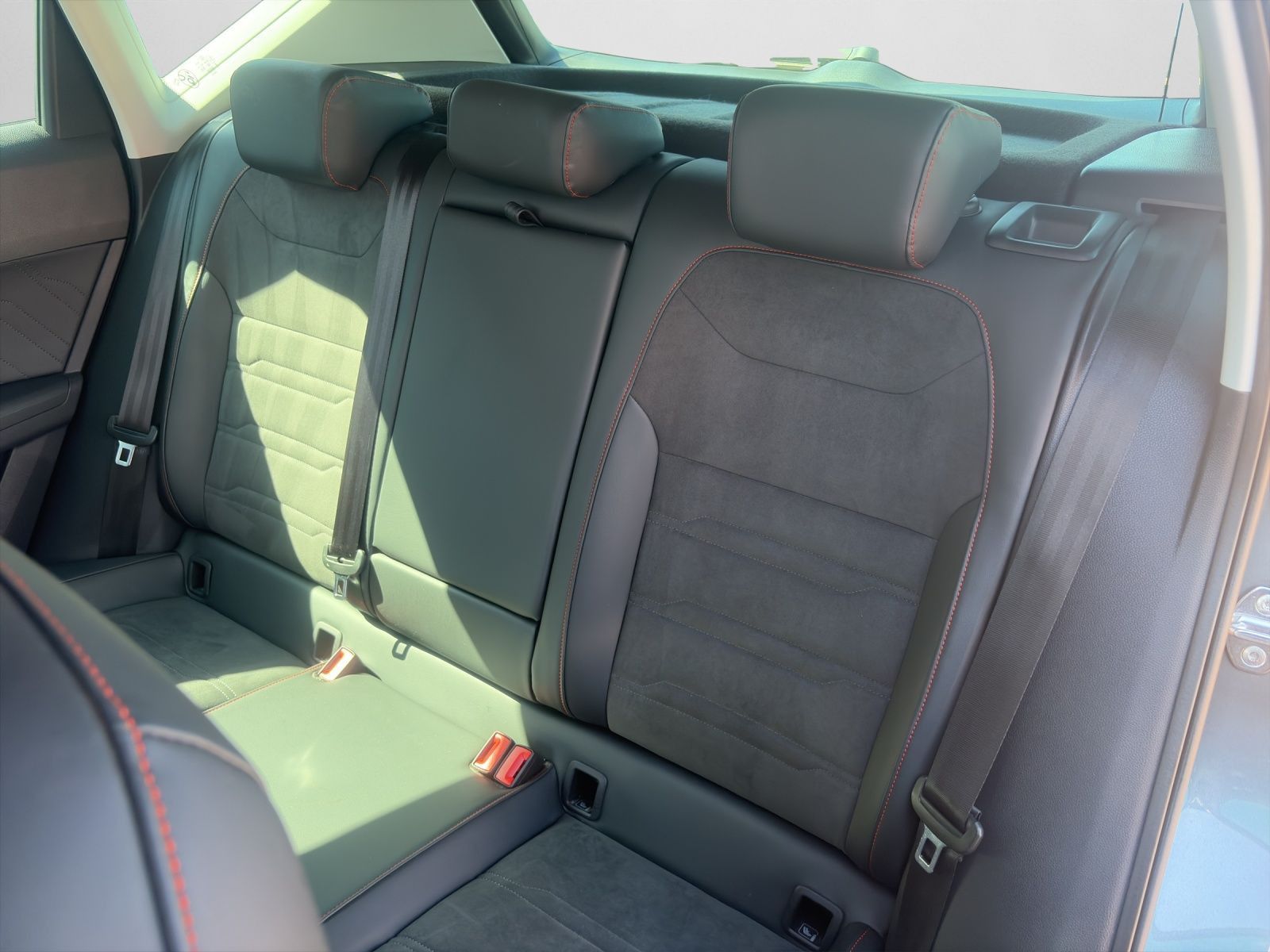 Seat Ateca FR 1.5 TSI NAVI BEATS ACC AHK FULL LINK