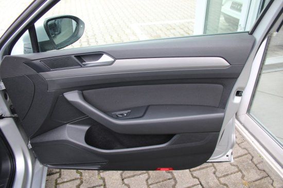 Volkswagen Passat Variant 2.0 TDI DSG - Samsaru's Car Outlet