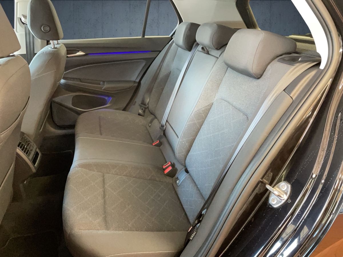Volkswagen Golf Life 2.0 TDI DSG - Samsaru's Car Outlet