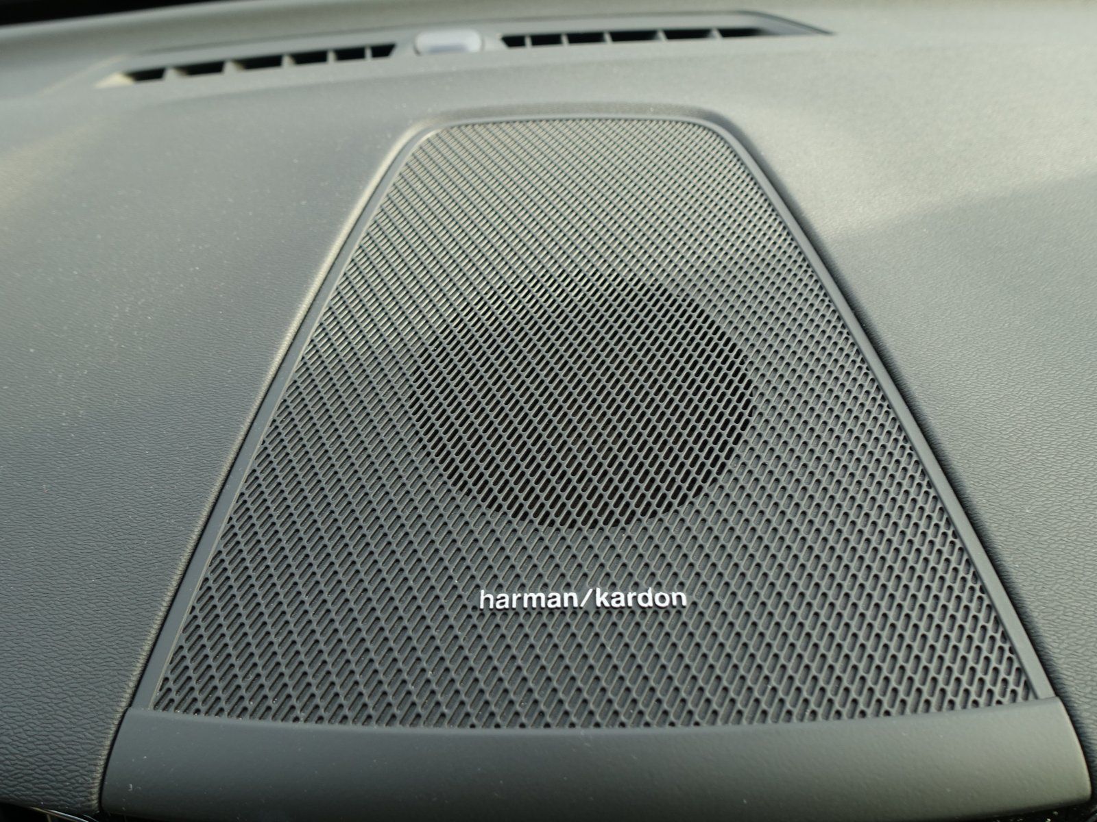 Volvo XC60 B4 Diesel Plus Dark AWD/Pano/AHK/360°/H&K