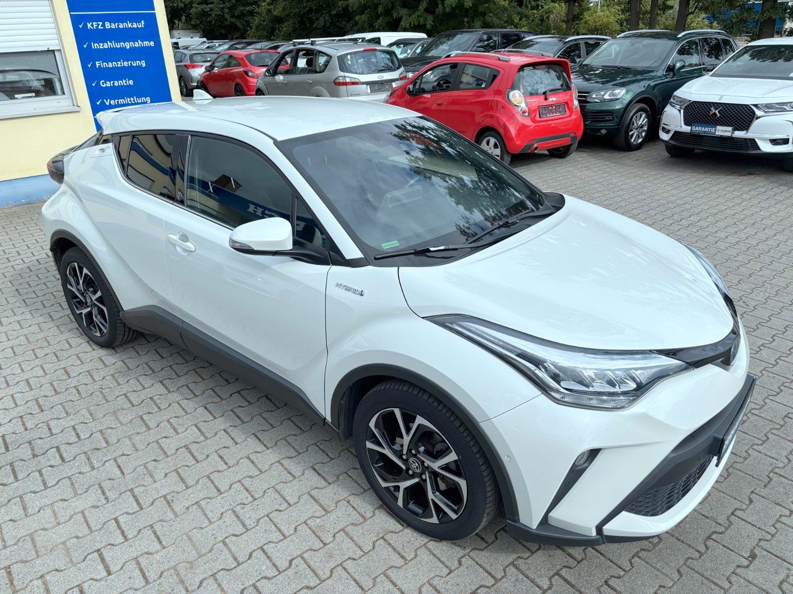 Toyota C-HR Hybrid - Samsaru's Car Outlet