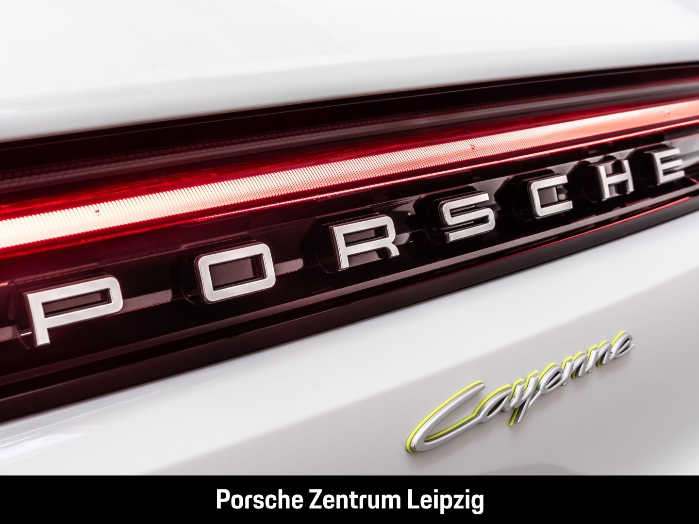 Porsche Cayenne E-Hybrid el.AHK InnoDrive Luft BOSE 360G