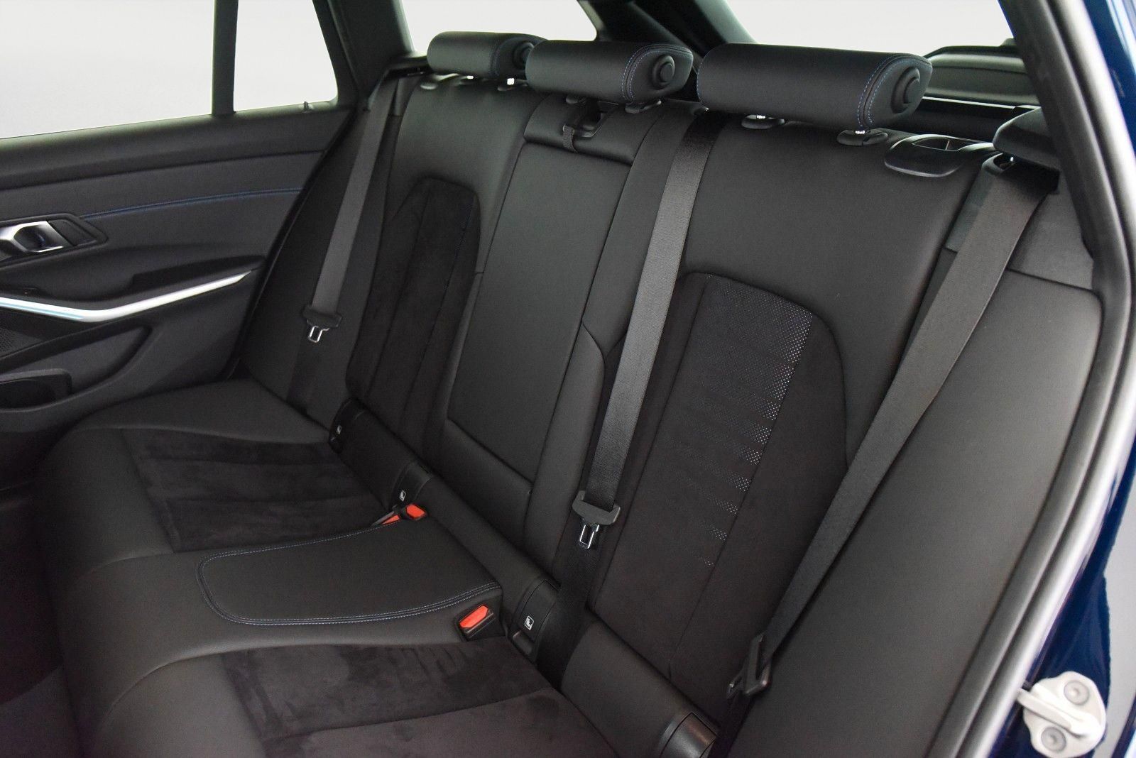 BMW 320d Touring xDrive M Sport - Samsaru's Car Outlet