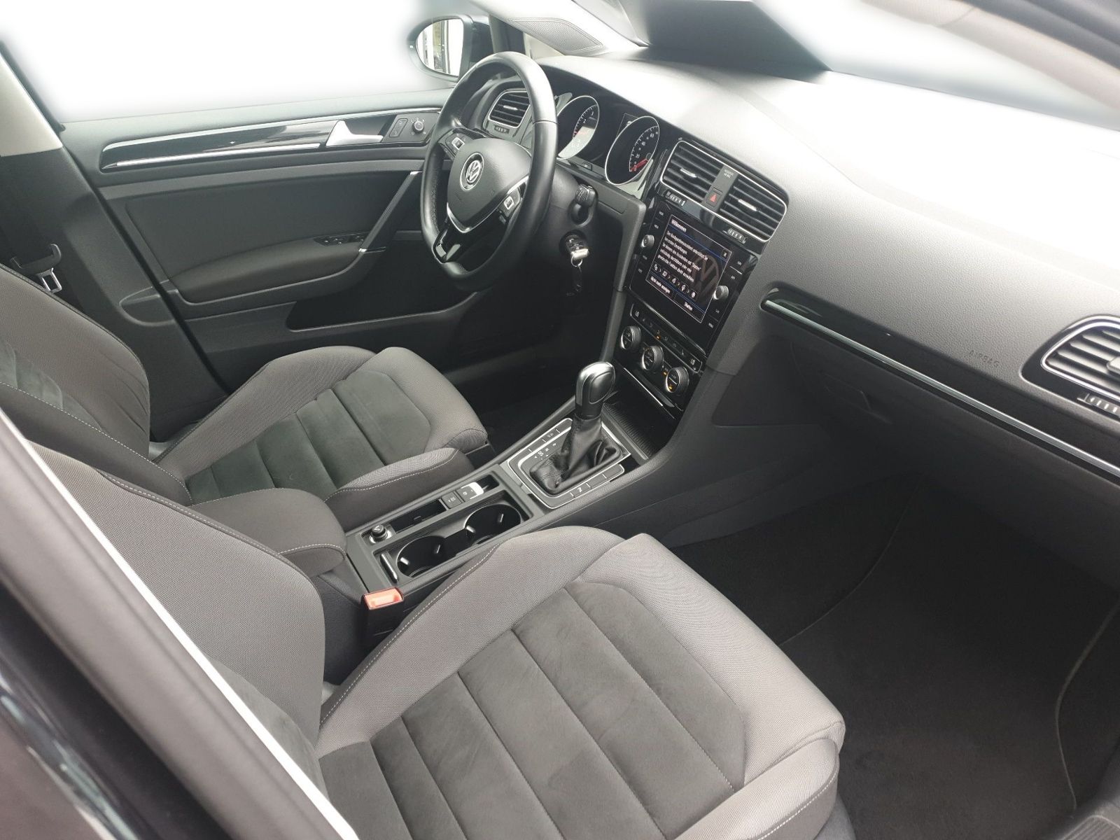 Volkswagen Golf VII Variant 1.5 TSI DSG - Samsaru's Car Outlet