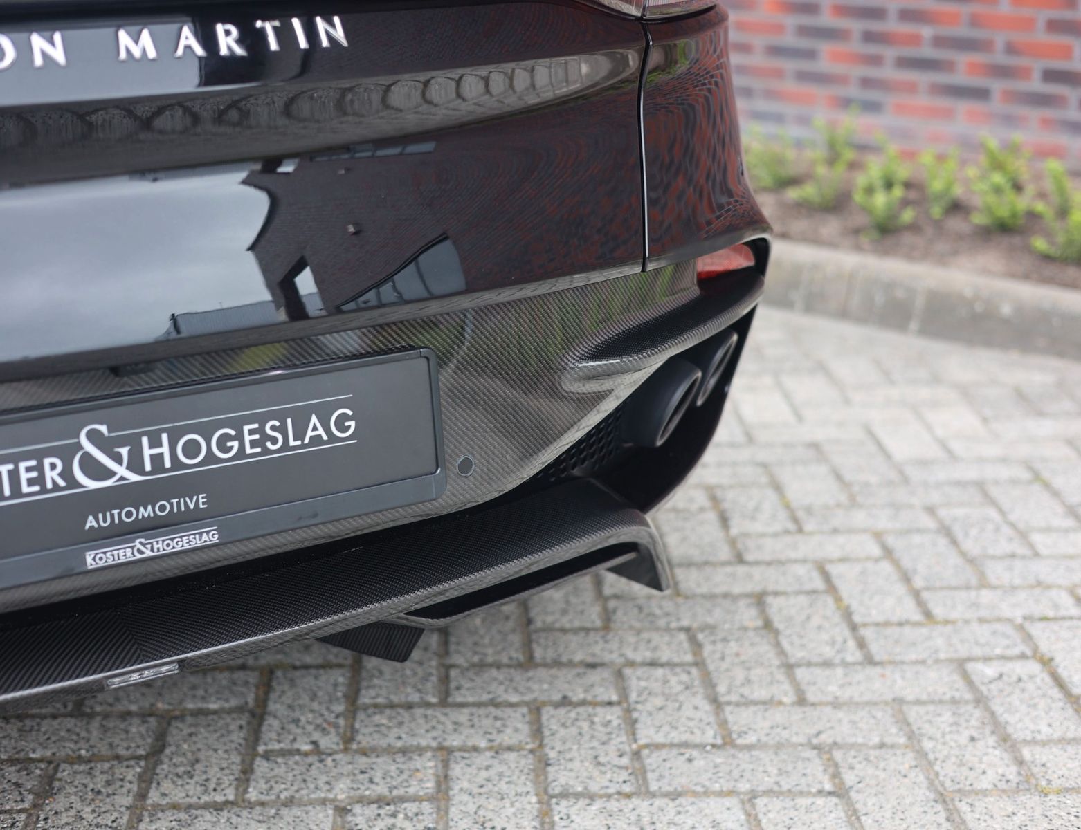 Aston Martin DBS Superleggera 5.2 V12 | B&O - Carbon
