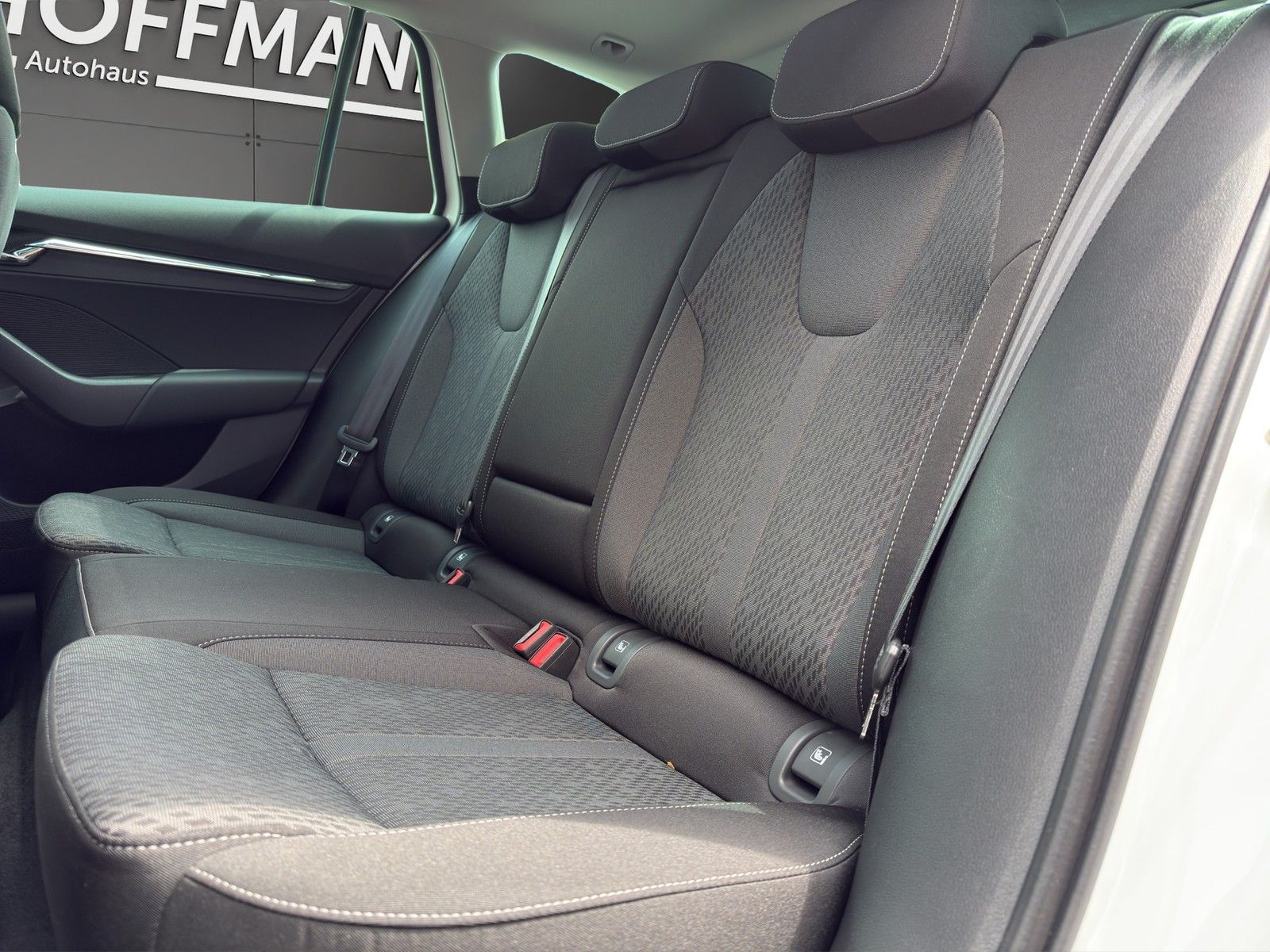 Skoda Octavia Combi 2.0 TDI Style - Samsaru's Car Outlet