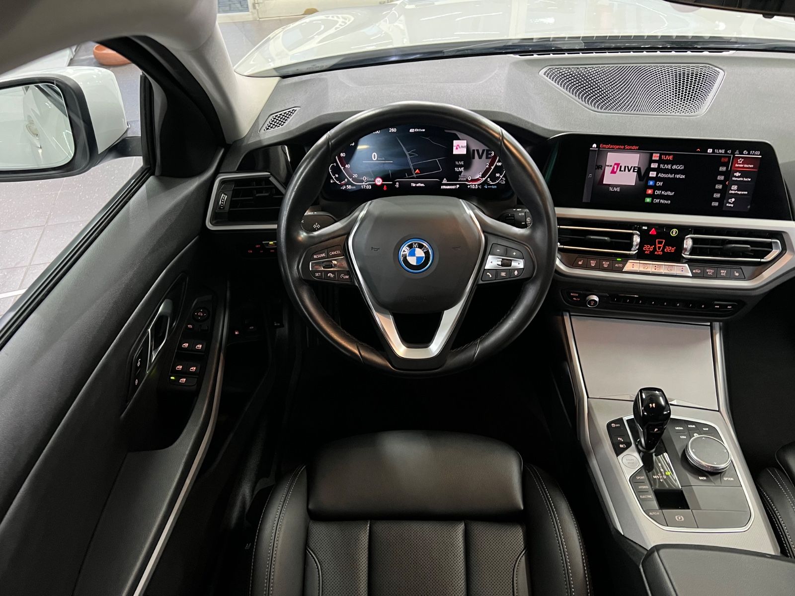 BMW 330 e Touring Advantage - Samsaru's Car Outlet