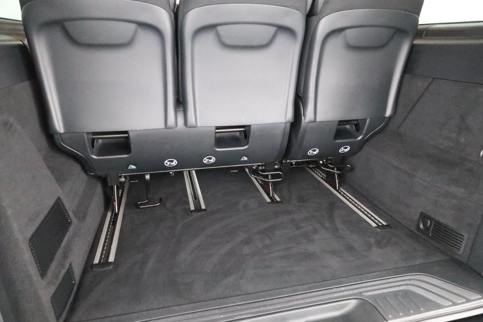 Mercedes-Benz V 220d lang - Samsaru's Car Outlet
