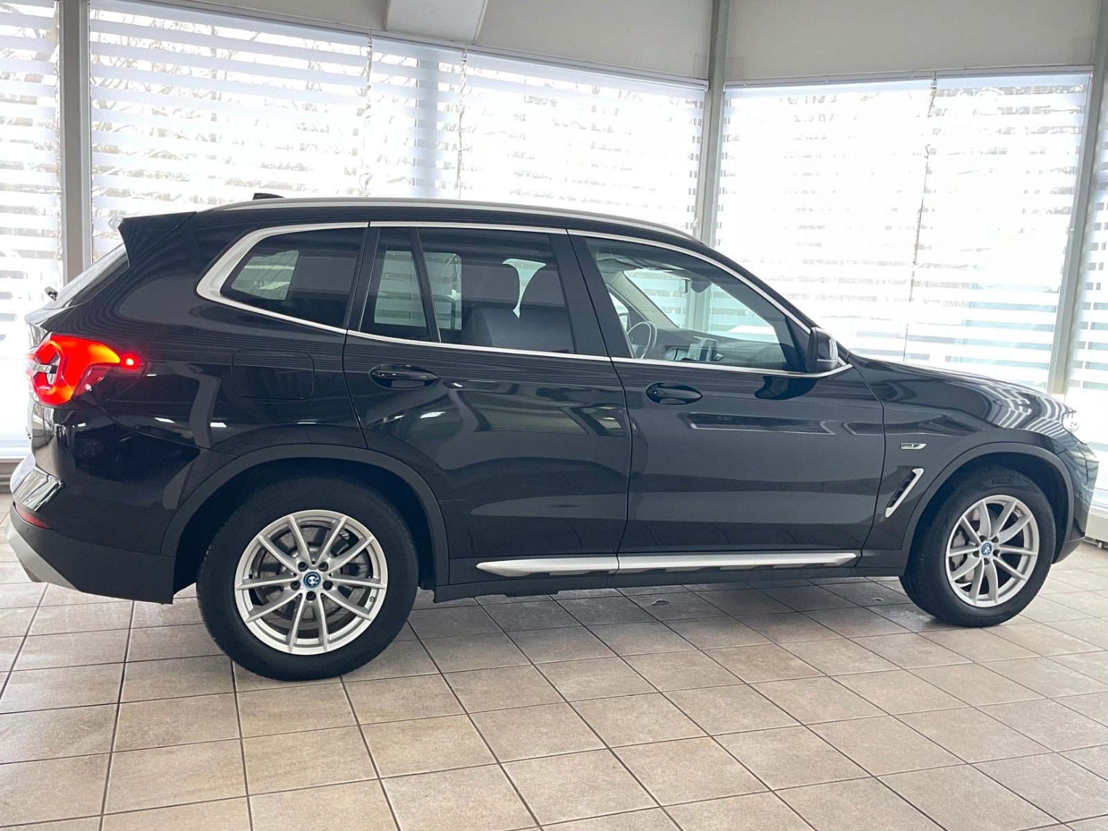 BMW X3 xD30e FACELIFT KAMERA AHK Sportsitze LEDER