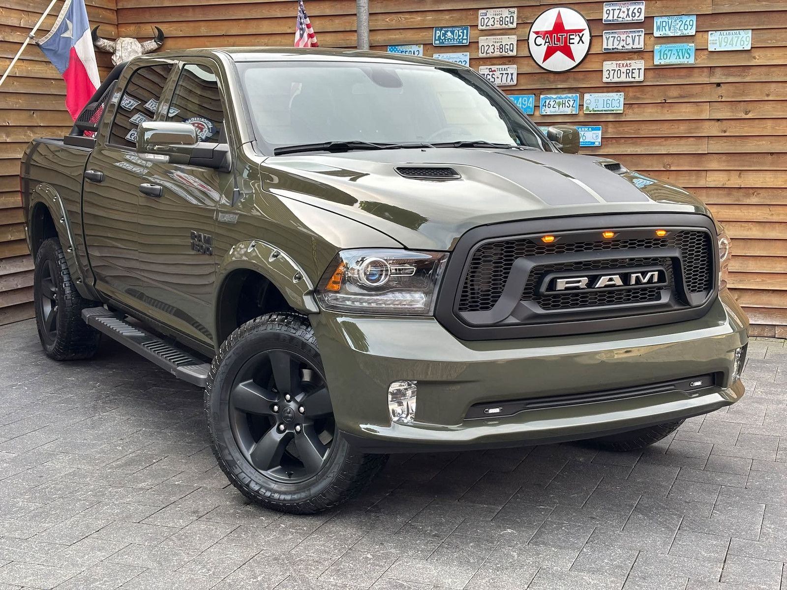 Dodge RAM 1500 5,7L Warlock 4x4 LEDER AHK LED