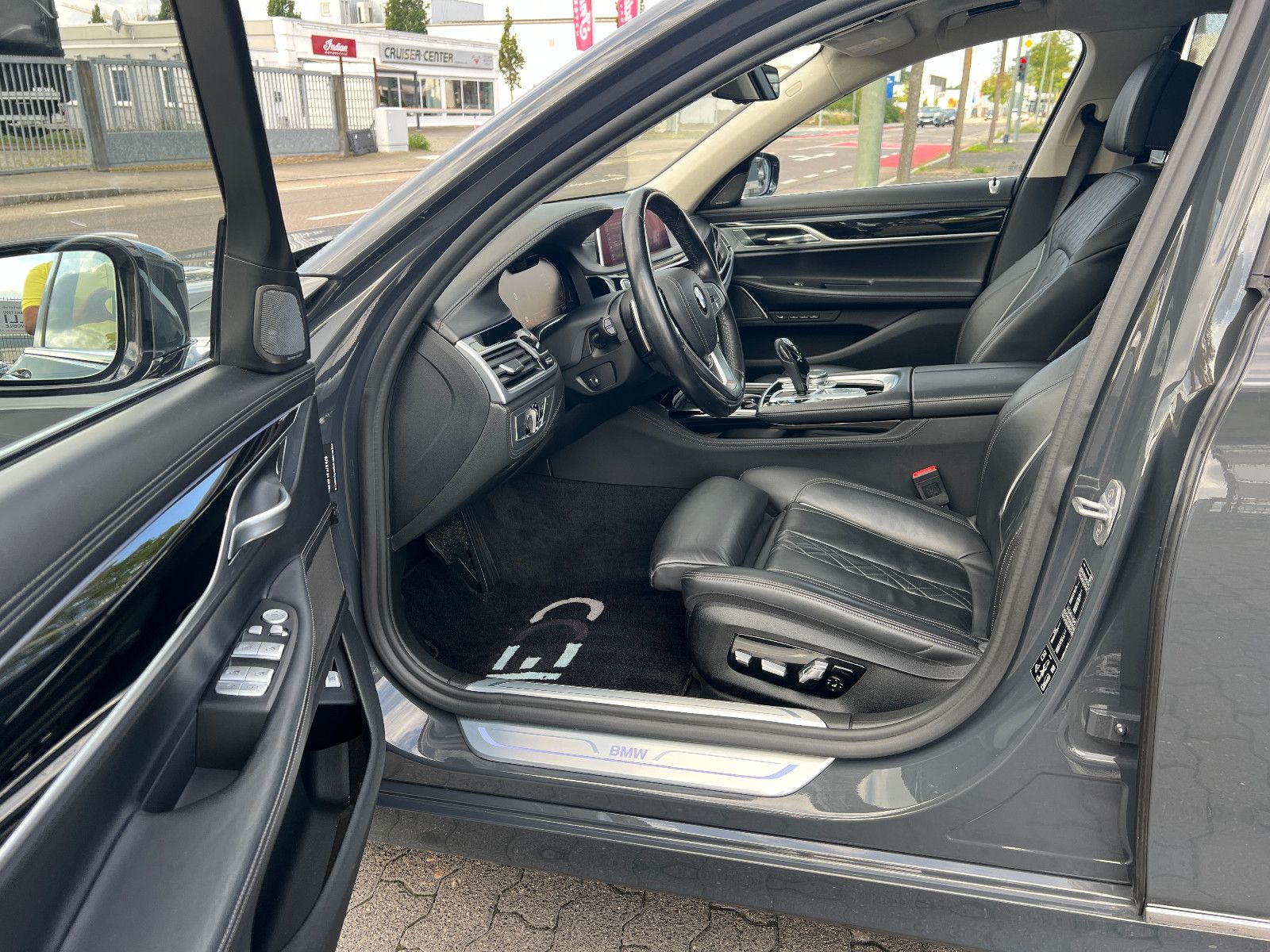 BMW 750 d xDrive HUD HK FINANZIERUNG