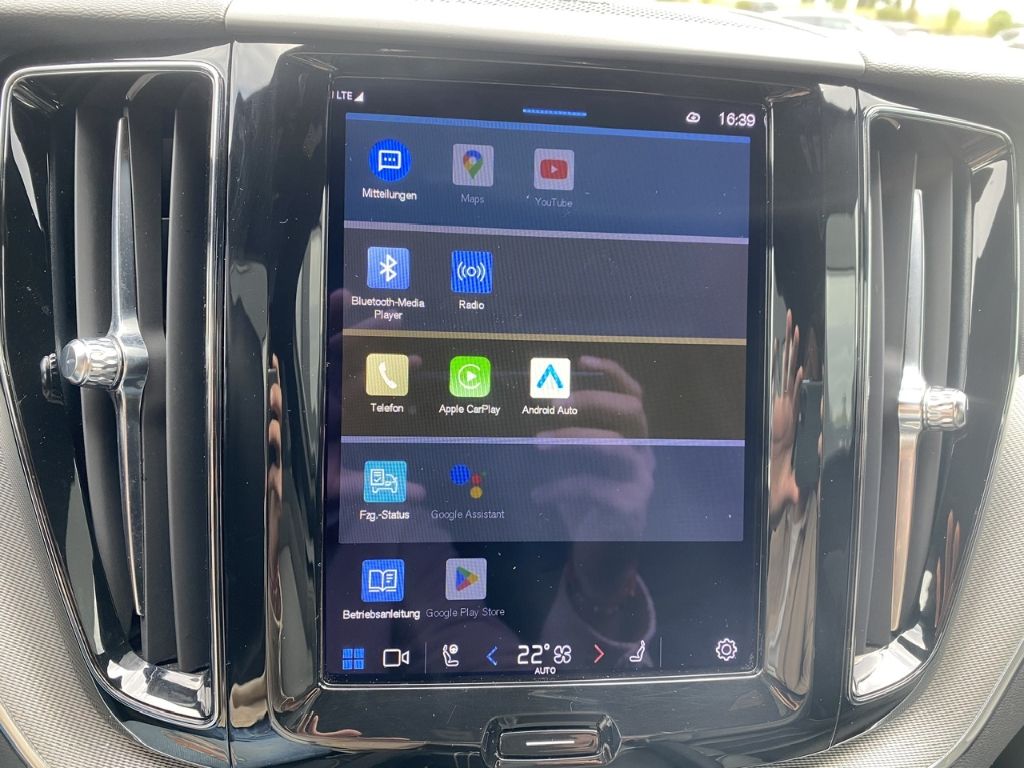 Volvo XC60 R Design Recharge Plug-In Hybrid AWD T8 Twi