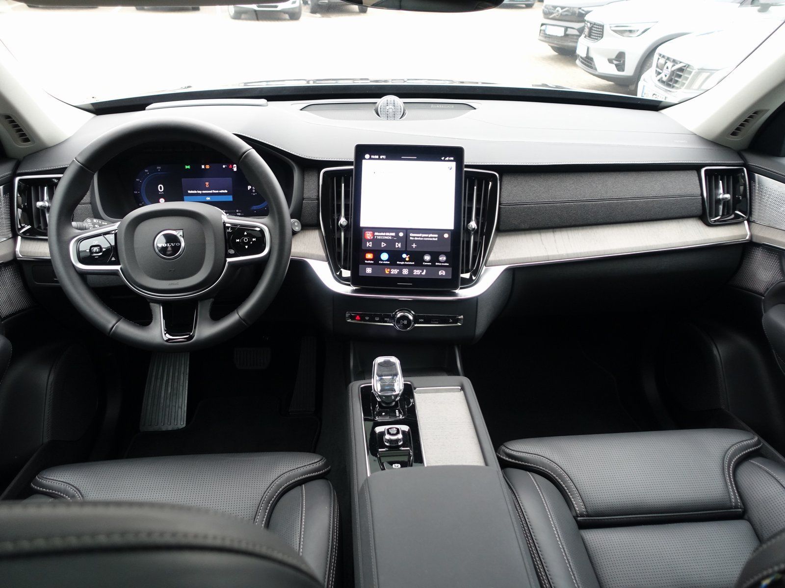 Volvo XC90 Plus T8 AWD/B&W/HeadUP/Pano/360°/FourC/AHK