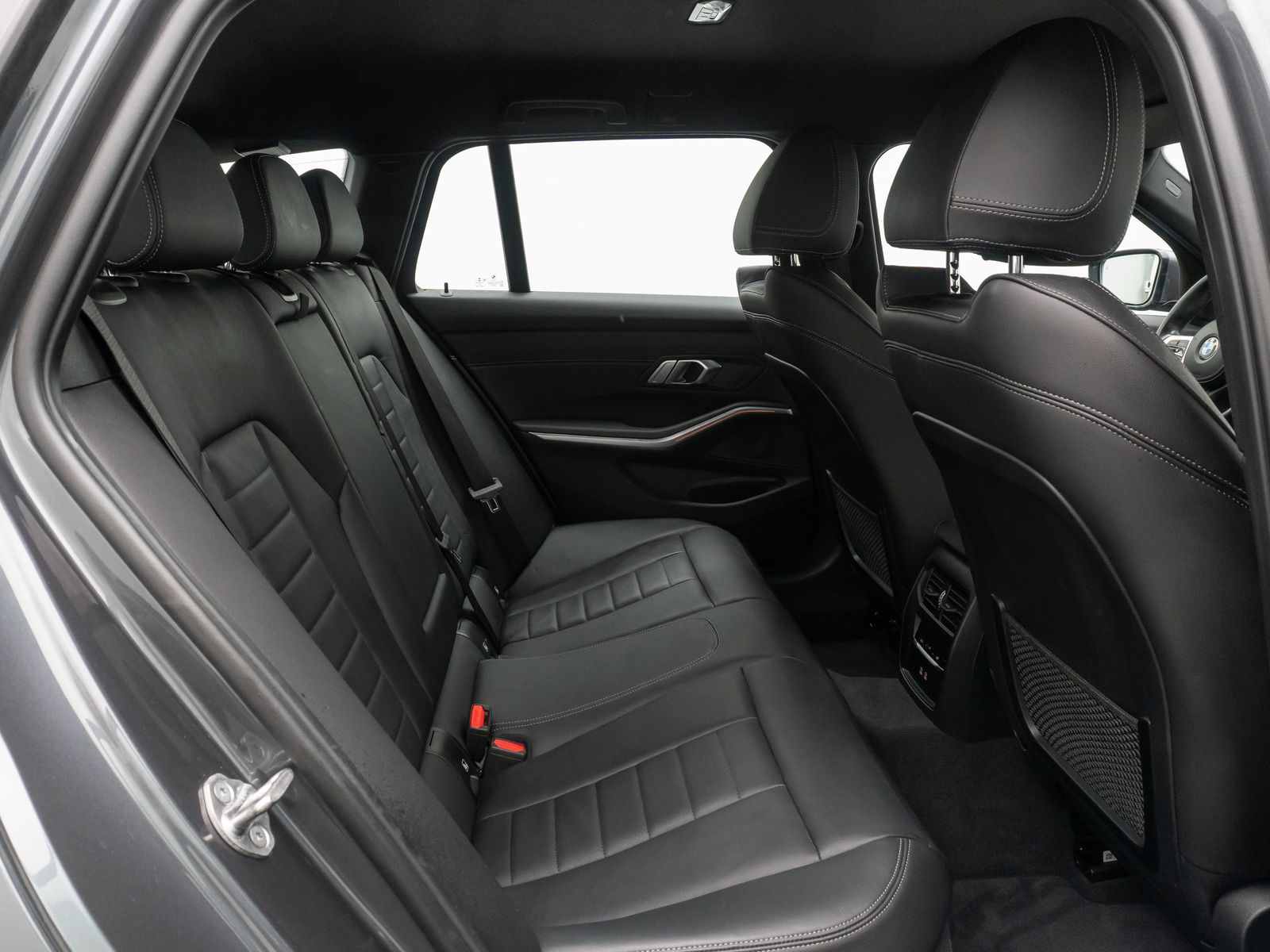 BMW 320i Sport Line - Samsaru's Car Outlet