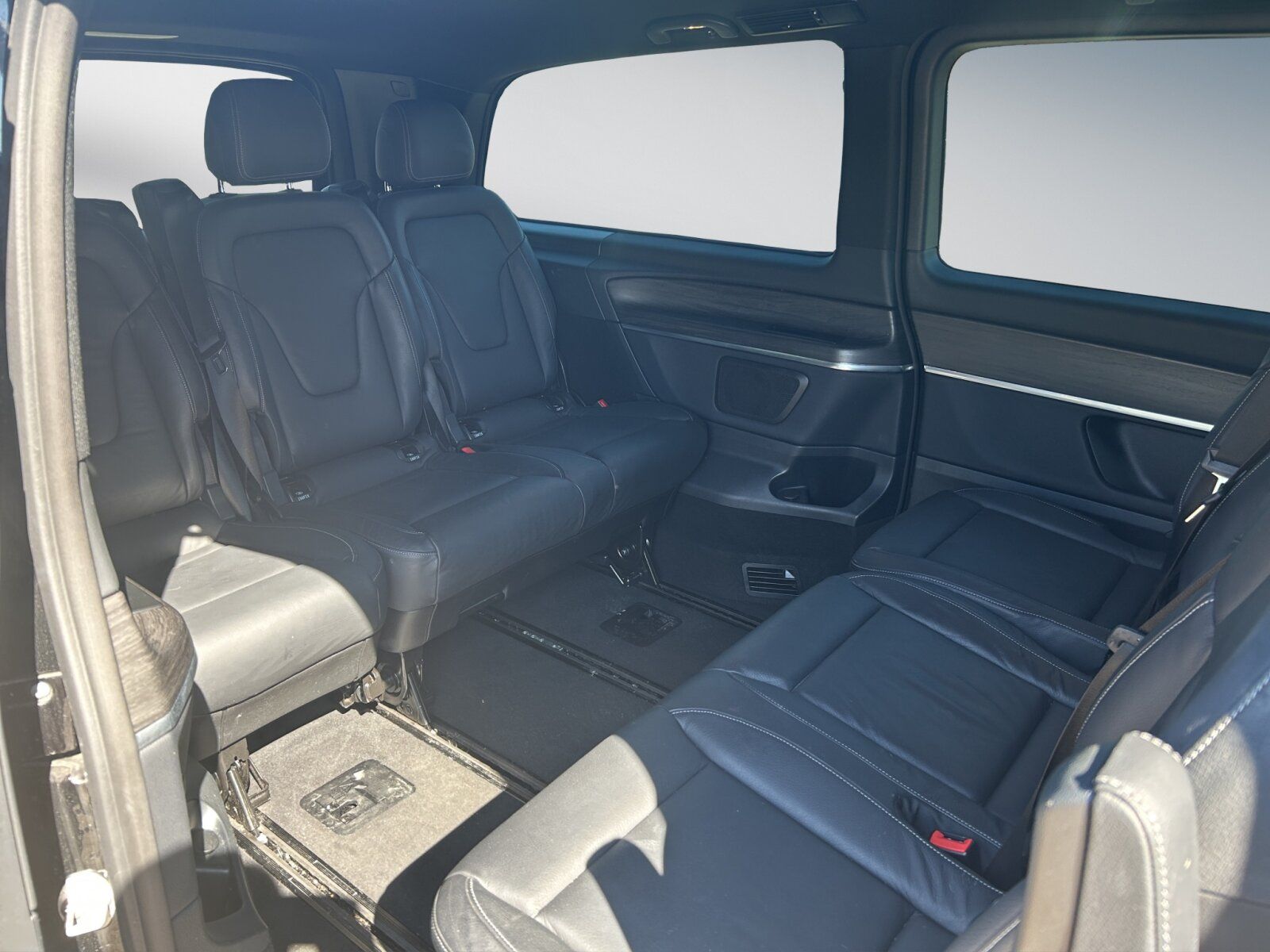 Mercedes-Benz V 300 d AVANTGARDE - Samsaru's Car Outlet