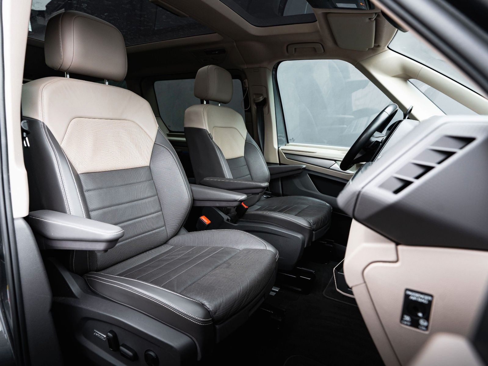 Volkswagen T7 Multivan LANG 100% VOLL TSDHZG LEDER PANO