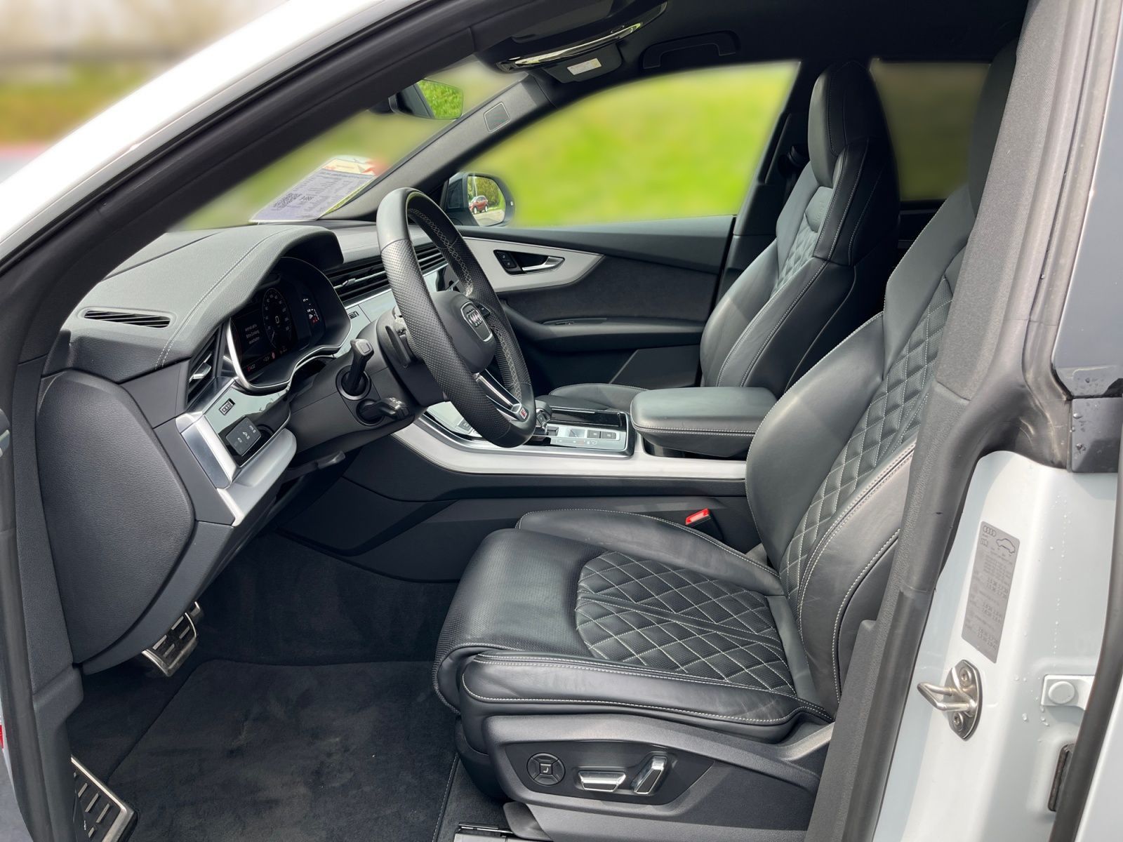 Audi Q8 S-Line 55 TFSIe quattro / HD-Matrix, AHK, B&O