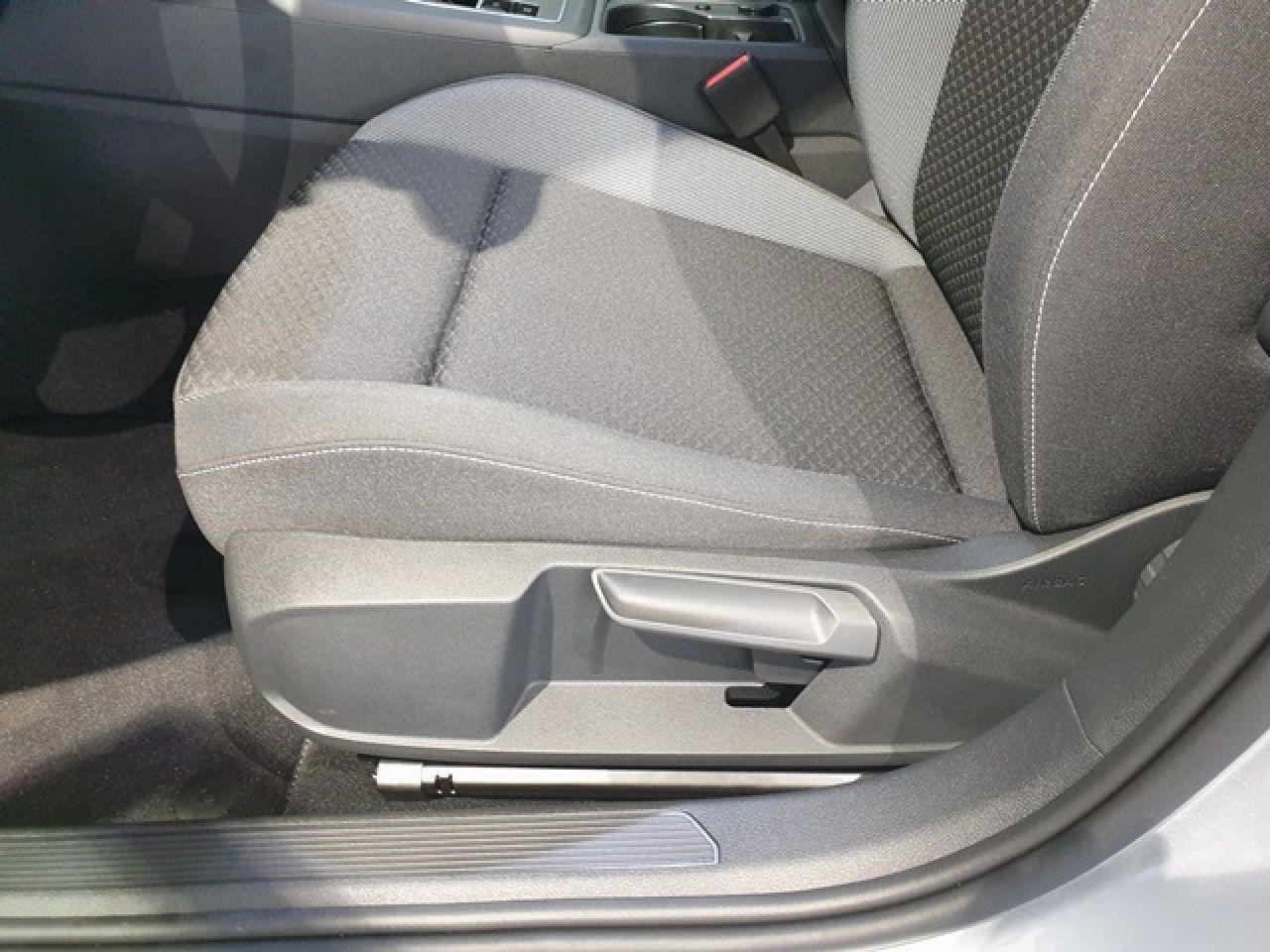 Volkswagen Golf 1.5 eTSI Active DSG - Samsaru's Car Outlet