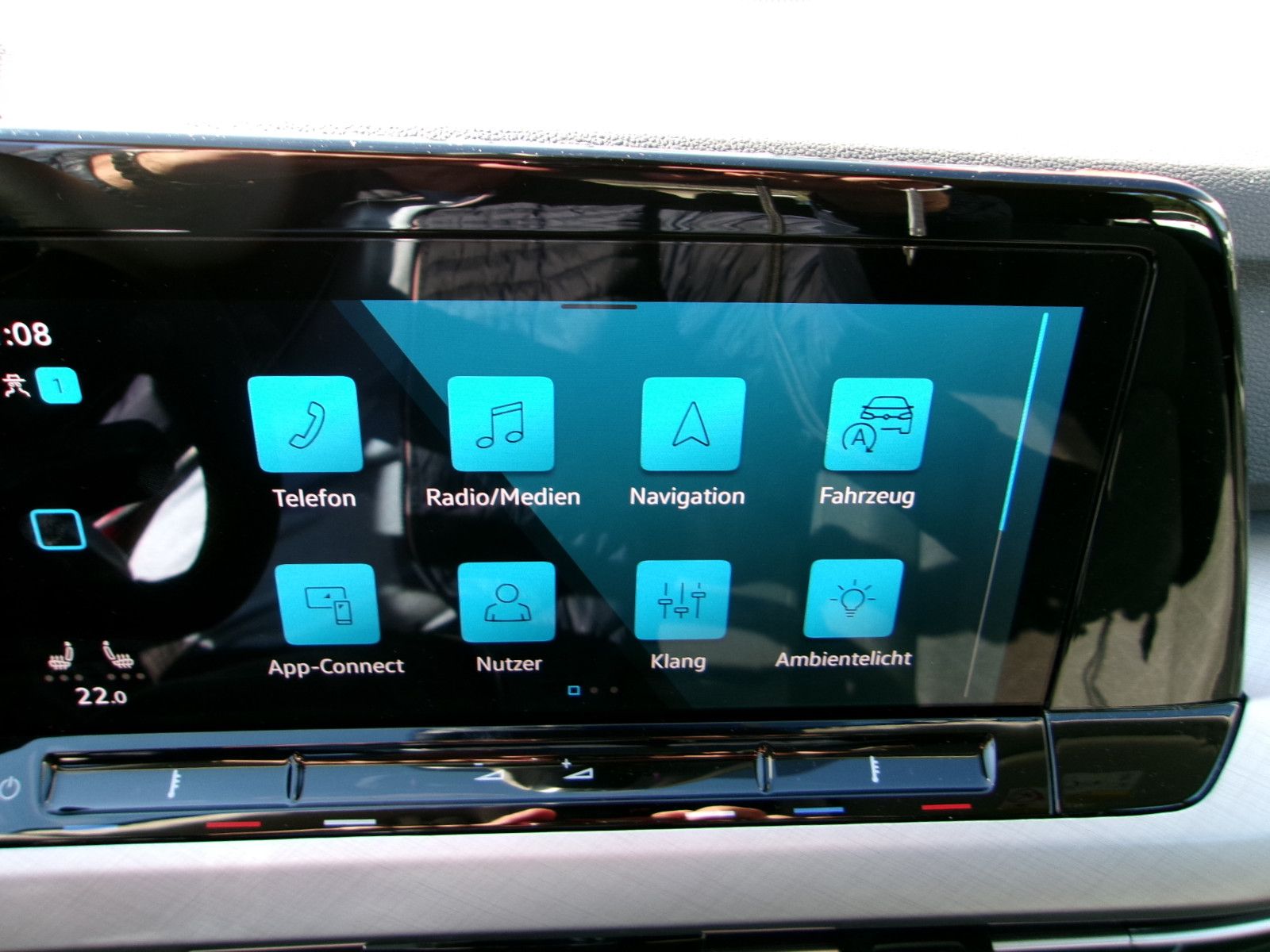 Volkswagen Golf VIII Variant Life 1.5 eTSI - Samsaru's Car Outlet