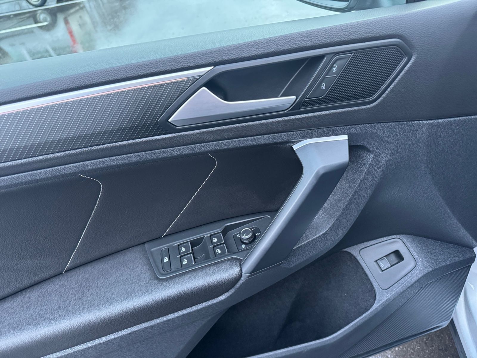 Volkswagen Tiguan R-Line 2.0TDI 4M AHK STANDH MATRIX