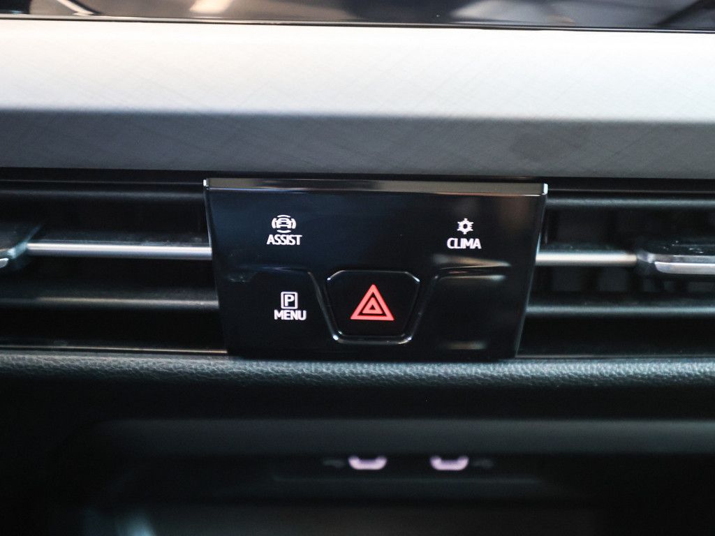 Volkswagen Golf VIII Variant Life 1.0 l TSI - Samsaru's Car Outlet