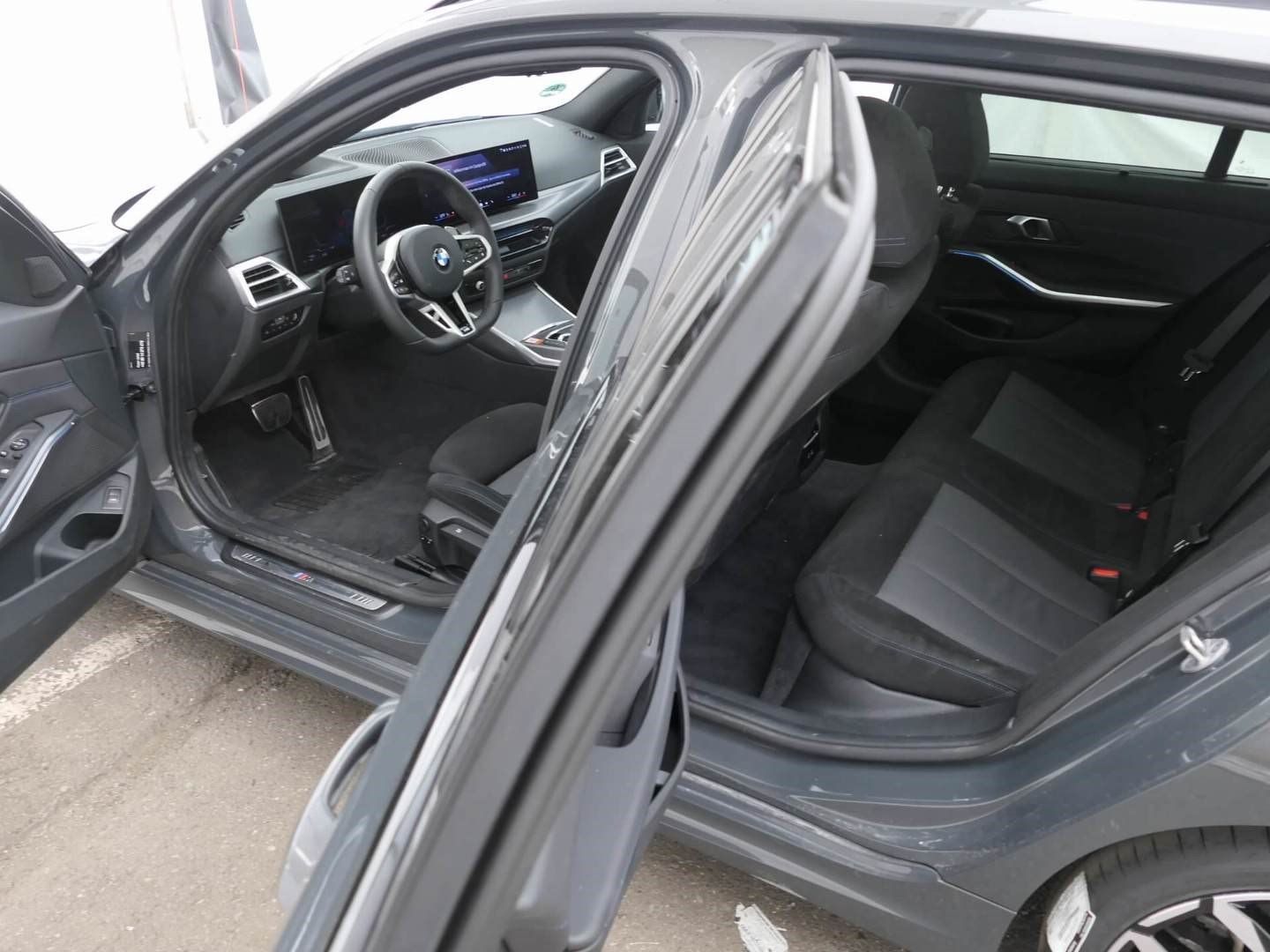 BMW 330i xDrive Tou M Sport AHK PANO ACC 360° AD-LED
