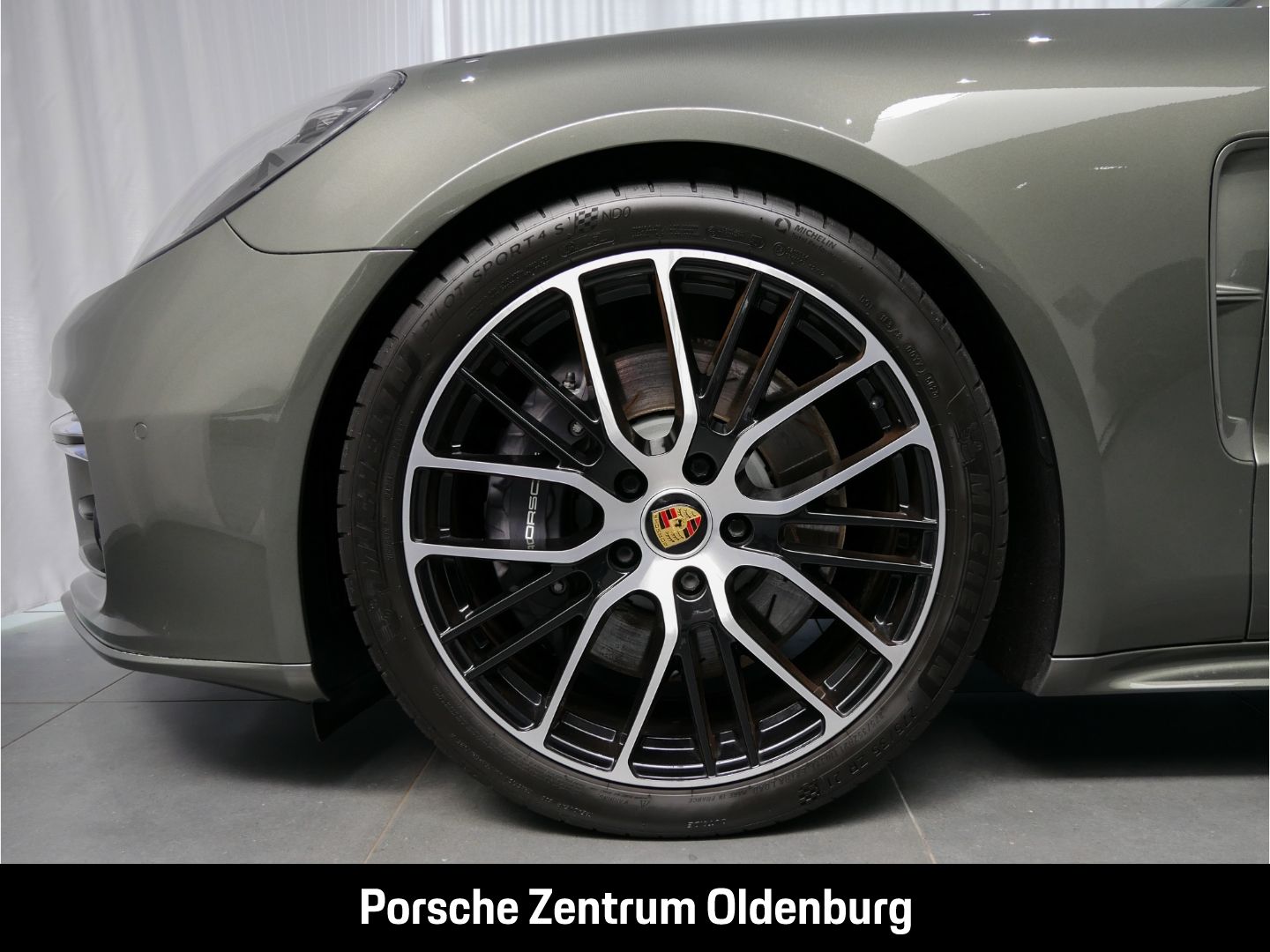 Porsche Panamera 4 E-Hybrid Platinum Edition Matrix LED