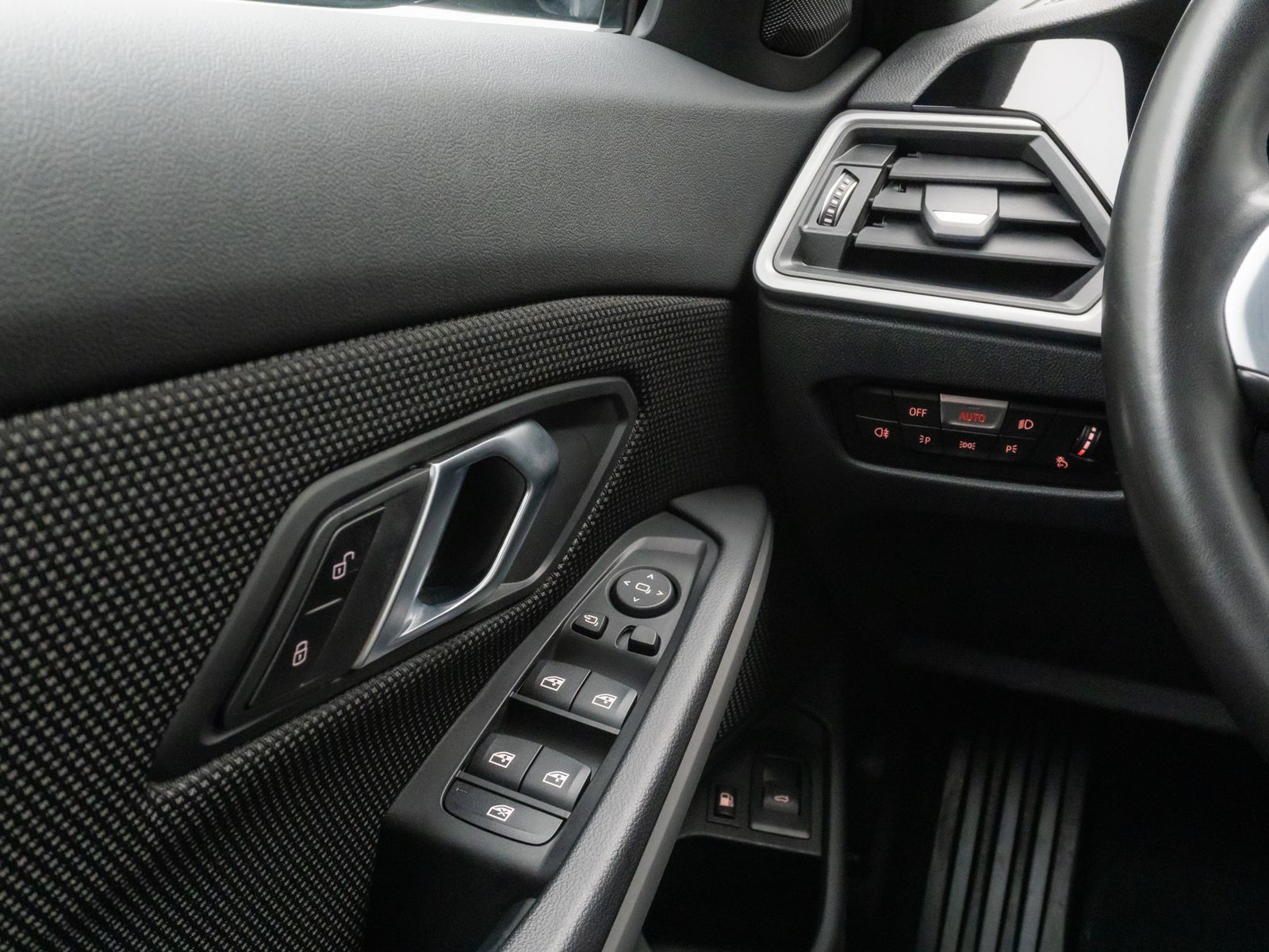 BMW 320e - Samsaru's Car Outlet