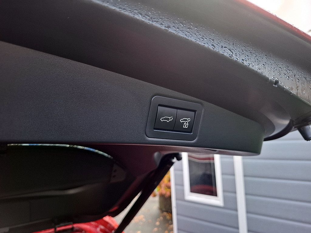 Toyota Corolla Touring Sports Hybrid SHZ NAVI ACC LED