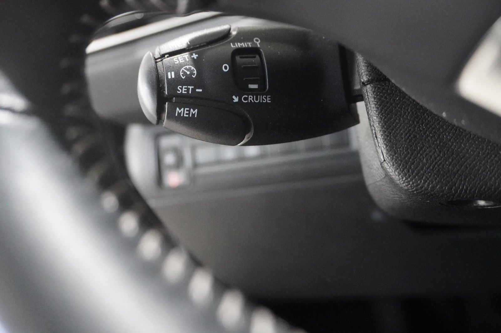 Peugeot 308 SW 1.5D ALLURE - Samsaru's Car Outlet