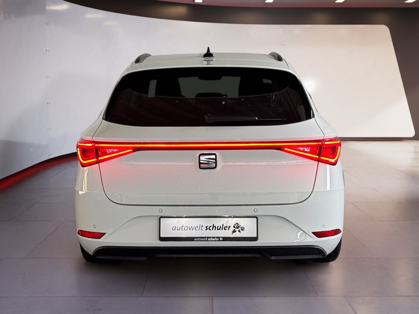 Seat Leon ST 2.0 TDI DSG Style AHK LED Navi